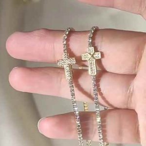Trendy Unisex Stainless Steel Chain Link Bracelet with Zircon Cross Pendant - Vintage Fashion Jewelry for Men and Women