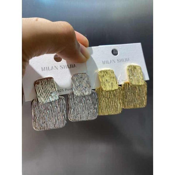 Silver Needle Cold Style Square Striped Metal Earrings 2024 New Trendy Earrings European and American High End Commuter Earrings