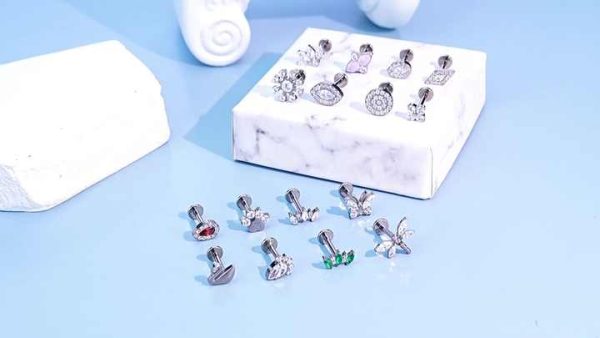 ASTM F136 Titanium Internally Threaded Helix Earring Labret Body Jewelry with Zircon Stone for Piercings