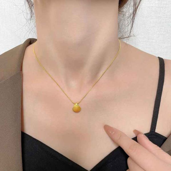 Non Tarnish 18k Gold Light Luxury Striped Scallop Shell Picture Necklace Pendant Jewelry N2312172
