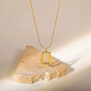 2405 Jieding Wind New Vintage Stainless Steel Trapezoidal Necklace 18K Gold Plated Hollow square Pendant Fashion Jewelry Women