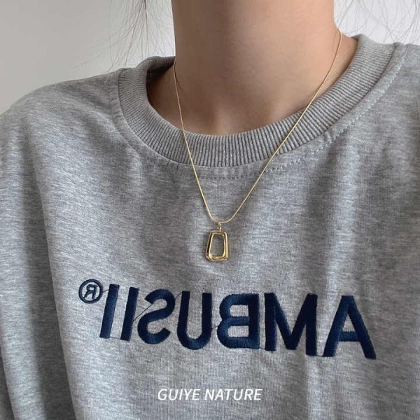 2405 Jieding Wind New Vintage Stainless Steel Trapezoidal Necklace 18K Gold Plated Hollow square Pendant Fashion Jewelry Women