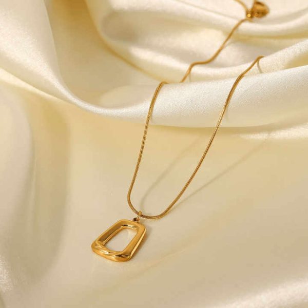 2405 Jieding Wind New Vintage Stainless Steel Trapezoidal Necklace 18K Gold Plated Hollow square Pendant Fashion Jewelry Women