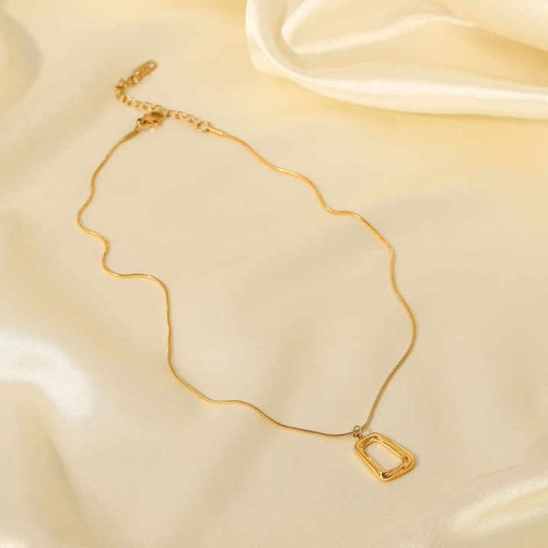 2405 Jieding Wind New Vintage Stainless Steel Trapezoidal Necklace 18K Gold Plated Hollow square Pendant Fashion Jewelry Women