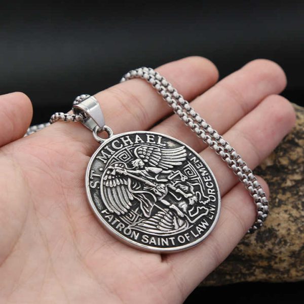 Stainless Steel Retro Pendant, Shield European and American Accessories Male Titanium Steel Jewelry