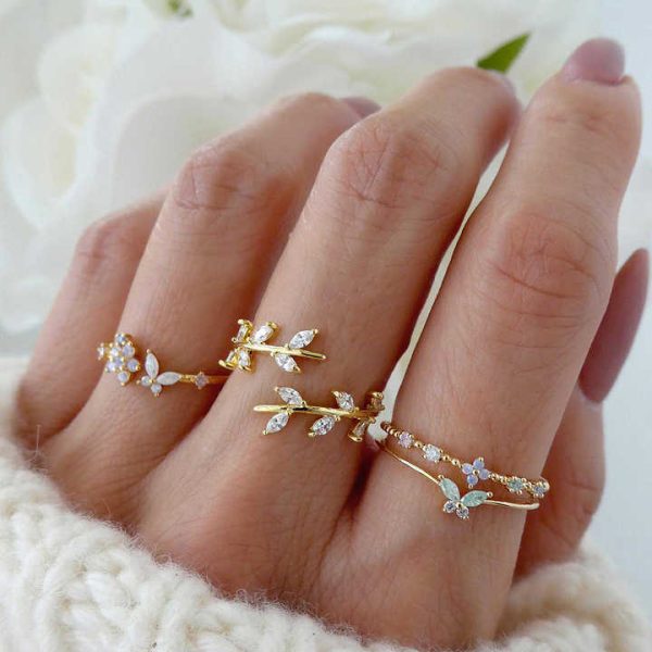 Wholesale New Korea Crystal Rings for Women Letter LOVE Heart Flower Zircon Ring for Lovers Wedding Gifts Charm Fashion Jewelry
