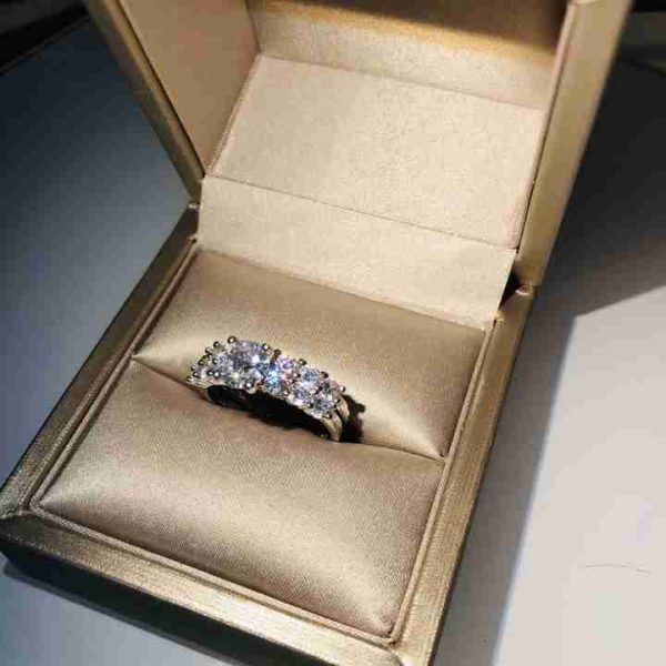 Manufacturer Direct Sale Fashion Jewelry KYRA0692 CZ Rings Platinum Plated 3A Zircon Wedding Rings Set for Women
