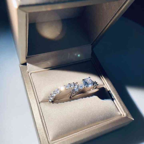 Manufacturer Direct Sale Fashion Jewelry KYRA0692 CZ Rings Platinum Plated 3A Zircon Wedding Rings Set for Women