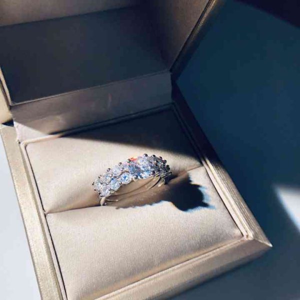 Manufacturer Direct Sale Fashion Jewelry KYRA0692 CZ Rings Platinum Plated 3A Zircon Wedding Rings Set for Women