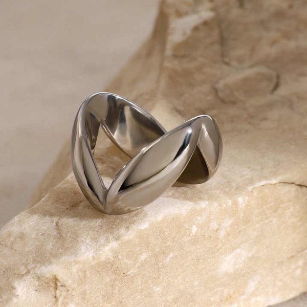 Fashion Rings 18K Gold Plated Stainless Steel V-shaped Glossy Rings for Women