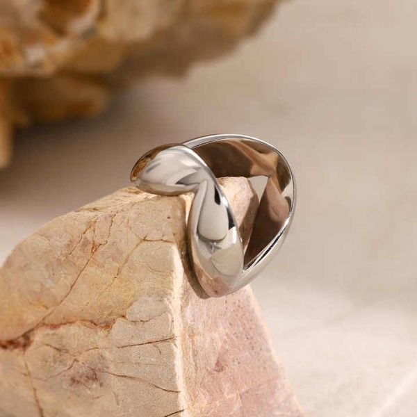Fashion Rings 18K Gold Plated Stainless Steel V-shaped Glossy Rings for Women
