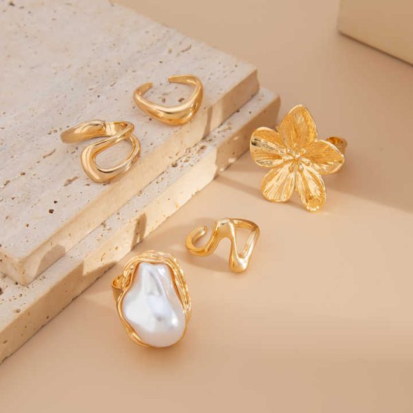 5Pcs/Set Baroque Imitated Pearl Hollow Irregular Rings for Women Trendy Lady Flower Finger Ring Fashion Jewelry Accessories Gift