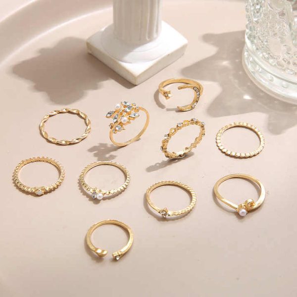 Women's Versatile 10-Piece Vintage Joint Ring Set New Fashionable Star Moon with Diamonds Love Pearl Leaves for Engagement