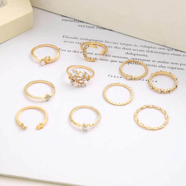 Women's Versatile 10-Piece Vintage Joint Ring Set New Fashionable Star Moon with Diamonds Love Pearl Leaves for Engagement