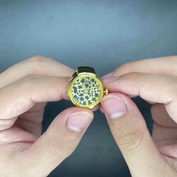 Vintage Leopard Ring Watch Unisex Alloy Golden Quartz Retro Dial Jewelry Clock Gift