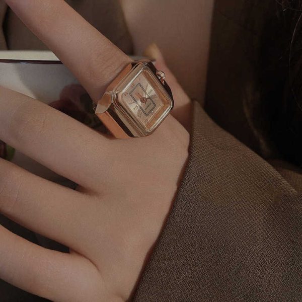 Retro Vintage Finger Ring Watch Elastic Watchband Digital Dial Quartz Y2K Silver Mini Ring Watch for Men Women