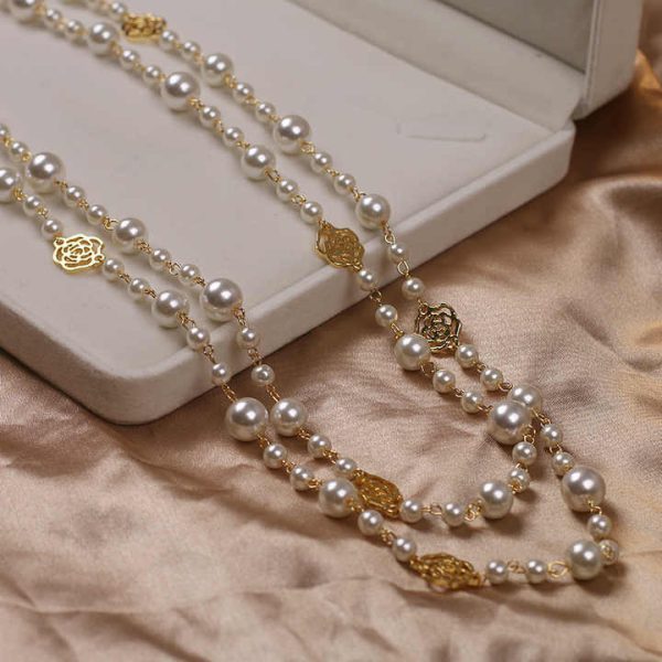 Wholesale High Quality Dainty Small Fragrant Pearl Hollow Out Flower Statement Women Sweater Chain Necklace