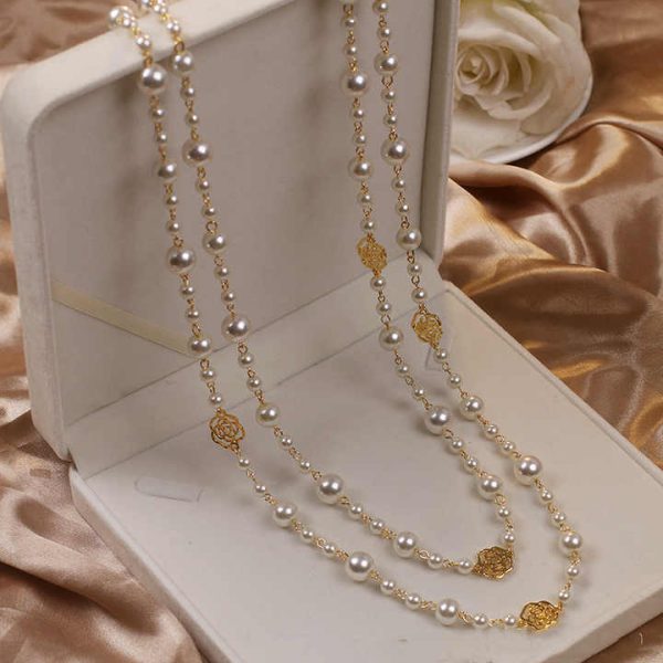 Wholesale High Quality Dainty Small Fragrant Pearl Hollow Out Flower Statement Women Sweater Chain Necklace