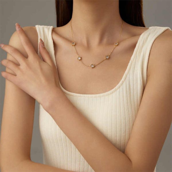 Wholesale Fine Jewelry Women Necklace Gold Plated Zircon Flower Charms Choker Necklaces