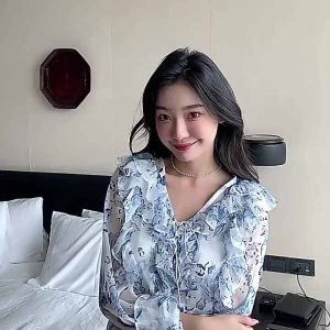 Trendy 18K Gold Plated Stainless Steel Imitation Pearl Clavicle Necklace for Women, 18 Inches Light Luxury Sweater Chain