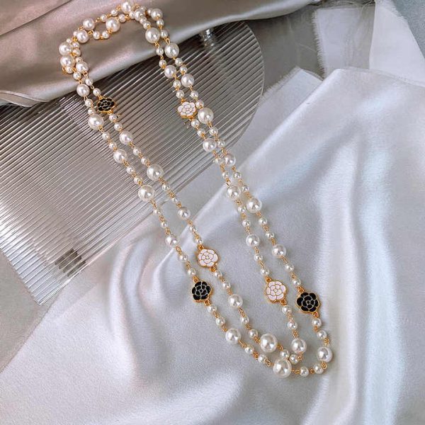 Luxury Designer Camellia Flower Pearl Necklace Handmade Double Layer Sweater Chain Women's Fashion Accessories Fine Jewelry