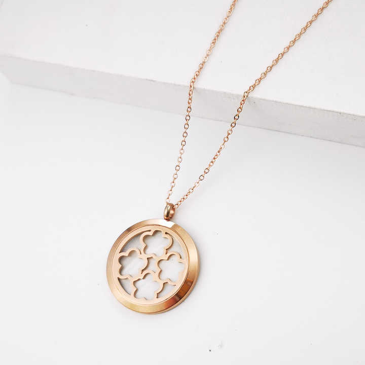 European and American Retro Fashion Trendy Men and Women Hollow plum Blossom Clavicle Chain Pendant