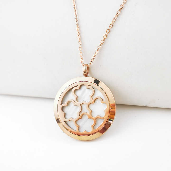 European and American Retro Fashion Trendy Men and Women Hollow plum Blossom Clavicle Chain Pendant
