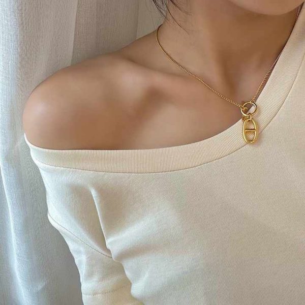 High Quality Popular 18K Gold Stainless Steel Necklace OT Buckle Pendant Necklace Gold Pig Nose Necklace for Women