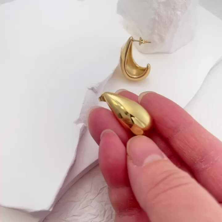 Classic 18K Gold Plated Stainless Steel Stud Earrings for Women – Oval Hypoallergenic Fashion Jewelry