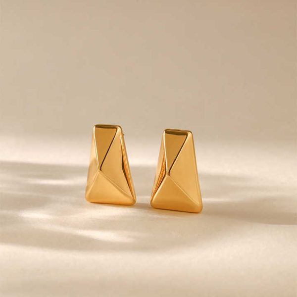 2025 New Exquisite Bohemian Style 18K Gold Modern and Minimal Geometry Stud Earring Fashionable Women's Earrings