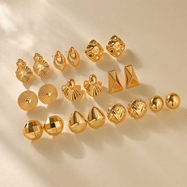 2025 New Exquisite Bohemian Style 18K Gold Modern and Minimal Geometry Stud Earring Fashionable Women's Earrings