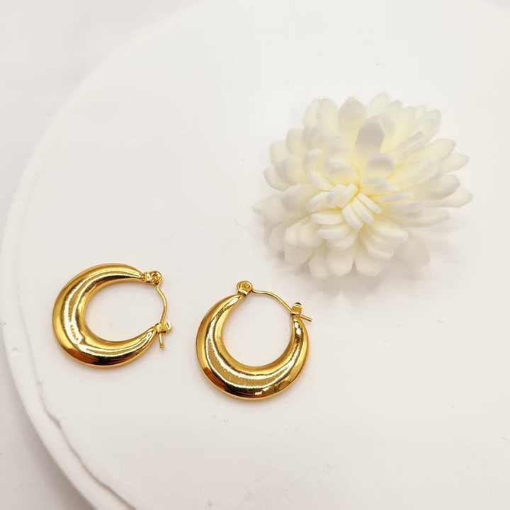 Women's Trendy Vintage Stainless Steel Hollow Stud Earrings 18K Plated Waterproof Non-Tarnish Geometric Shape