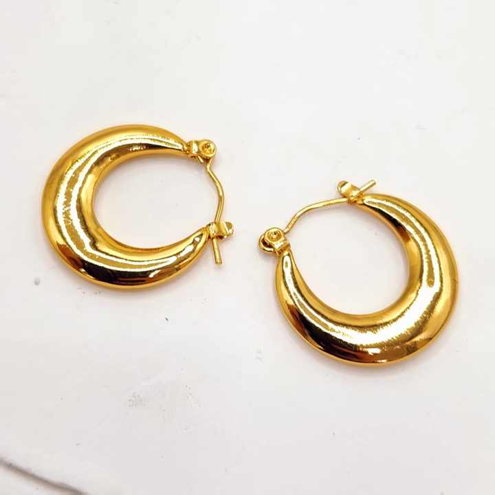 Women's Trendy Vintage Stainless Steel Hollow Stud Earrings 18K Plated Waterproof Non-Tarnish Geometric Shape