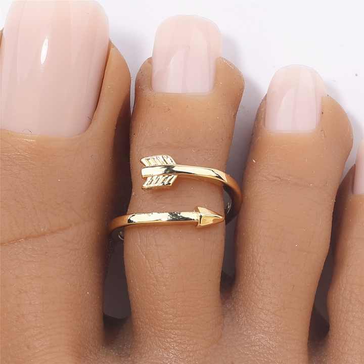 Toe Rings for Women Copper 18K Gold Plated Jewelry Arrow Shape Small Size Adjustable Open Tail Rings Summer Beach Foot Jewelry